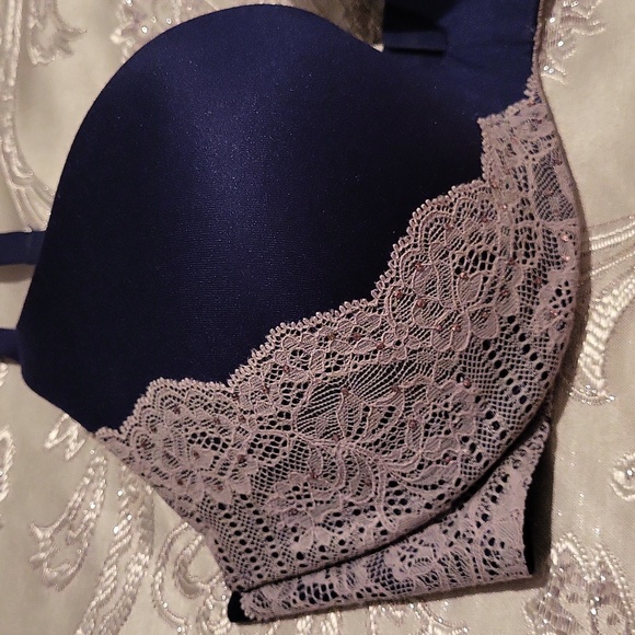 Victoria's Secret Bra - Picture 2 of 7